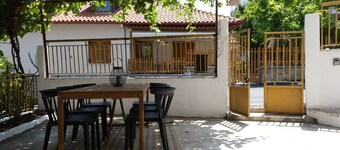 Apartment 'Villa Philia with Patio' with Mountain View, Wi-Fi and Air Conditioning