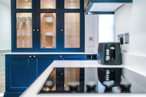Interior - Stunning Central York Apartments Sleep 18 (York)