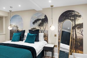 8 bedrooms, iron/ironing board, Internet, bed sheets - Stunning Abode in Central Bath (Bath)