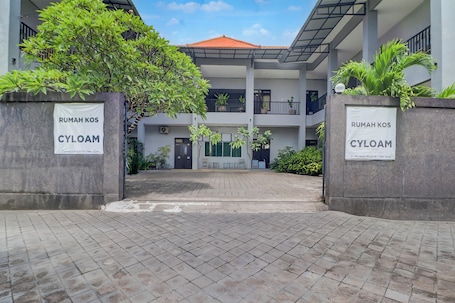 Fachada del alojamiento. Hotel O near Trans Studio Theme Park formerly Cyloam Residence