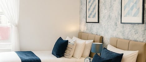 Iron/ironing board, Internet, bed sheets