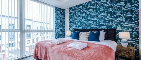 Fer et planche à repasser, accès Internet, draps fournis