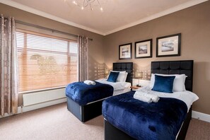 2 bedrooms, iron/ironing board, Internet, bed sheets - Charming 2 Bedroom House on the Iconic Humberside (Barton Upon Humber)