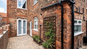 Exterior - Charming 2 Bedroom House on the Iconic Humberside (Barton Upon Humber)