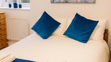Iron/ironing board, Internet, bed sheets