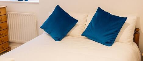 Iron/ironing board, internet, bed sheets