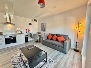 TV, books - Boutique Abode in York with Parking (York)