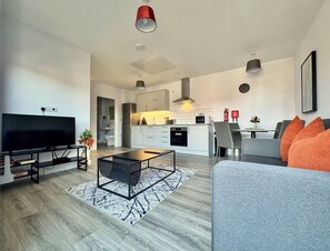 TV, books - Boutique Abode in York with Parking (York)