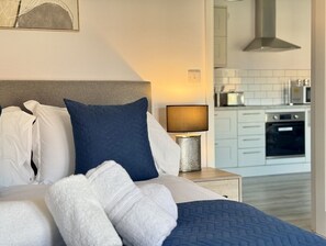 1 bedroom, iron/ironing board, free WiFi, bed sheets - Boutique Abode in York with Parking (York)
