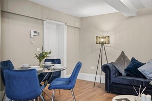 Dining - Shakespeare Stay - Central Wakefield +Free Parking (Wakefield)