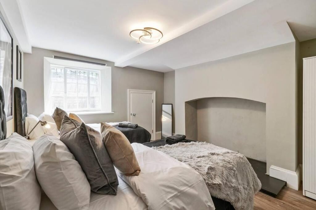 Tabla de planchar con plancha, Internet, ropa de cama