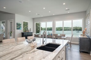 Dining - Oasis @ Bayshore - Lakefront Luxury 6BR w Stunning Views, Private Pool, Hot Tub (Hot Springs)