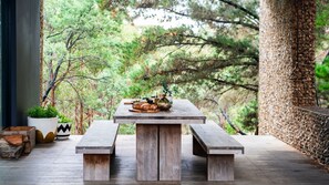 Outdoor dining - Gabion Hill - beautifully designed and deeply connected to the land (Glenlyon)