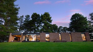 Exterior - Gabion Hill - beautifully designed and deeply connected to the land (Glenlyon)