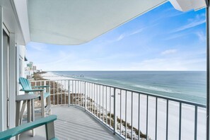 A balcony with a view of the beach and ocean. - Summerchase 1002 (Orange Beach)