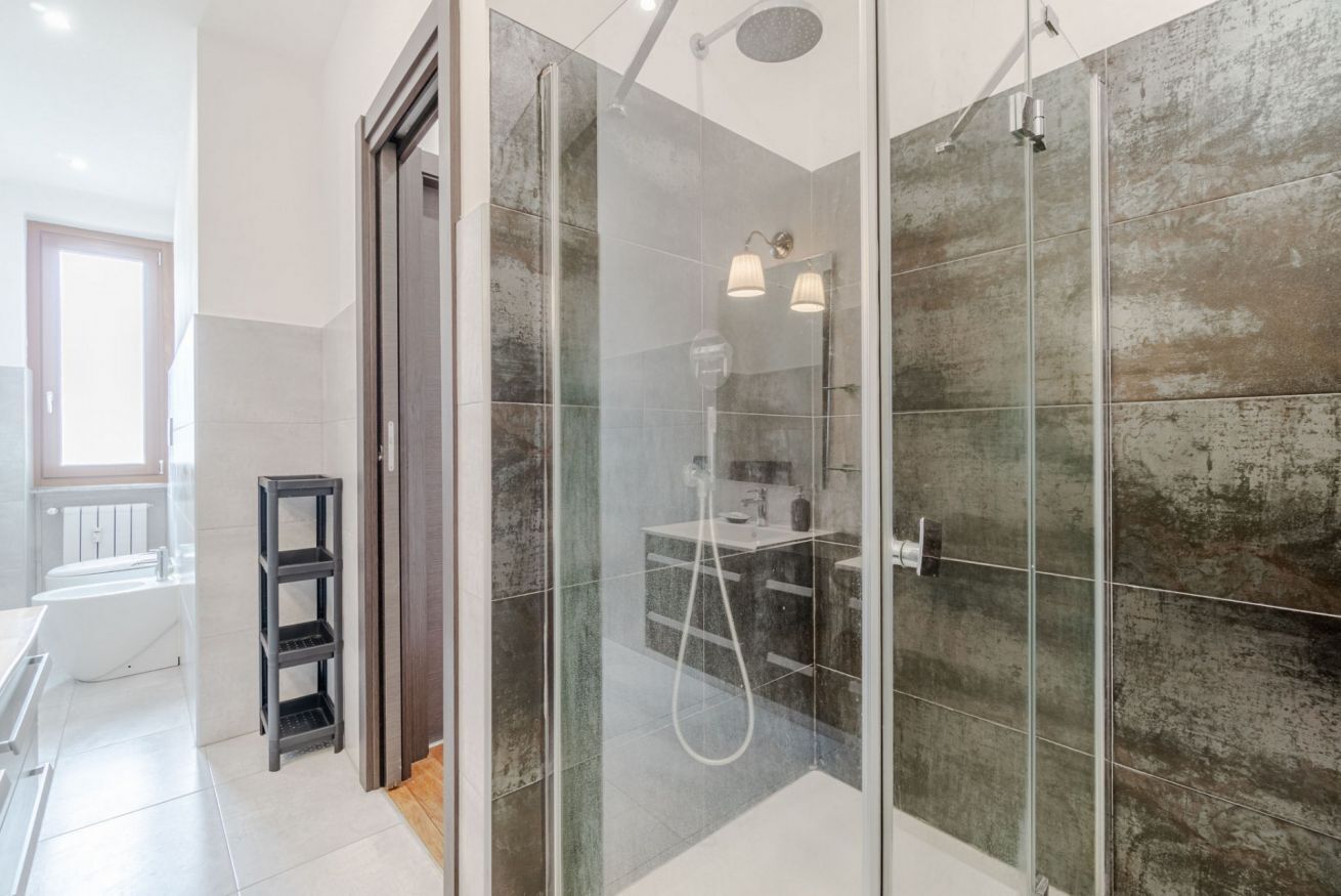 Dusche, Bidet, Handtücher
