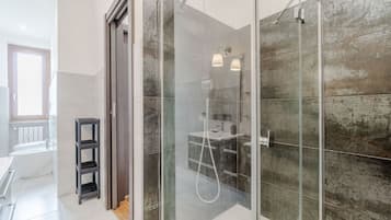 Doccia, bidet, asciugamani