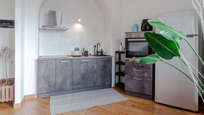 A modern kitchen with grey cabinets, a built-in oven, and a refrigerator. - GuestHost - Spacious and bright apartment of approximately 80 square meters, perfect for four people, located on the fifth floor of a building (NO elevator).The property is located in a quiet area and well-connected to the center of Turin by surface tran (Turin)