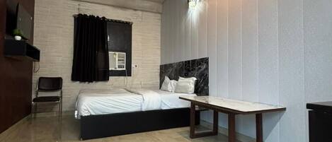 Deluxe Double Room, City View | Laptop workspace, free WiFi