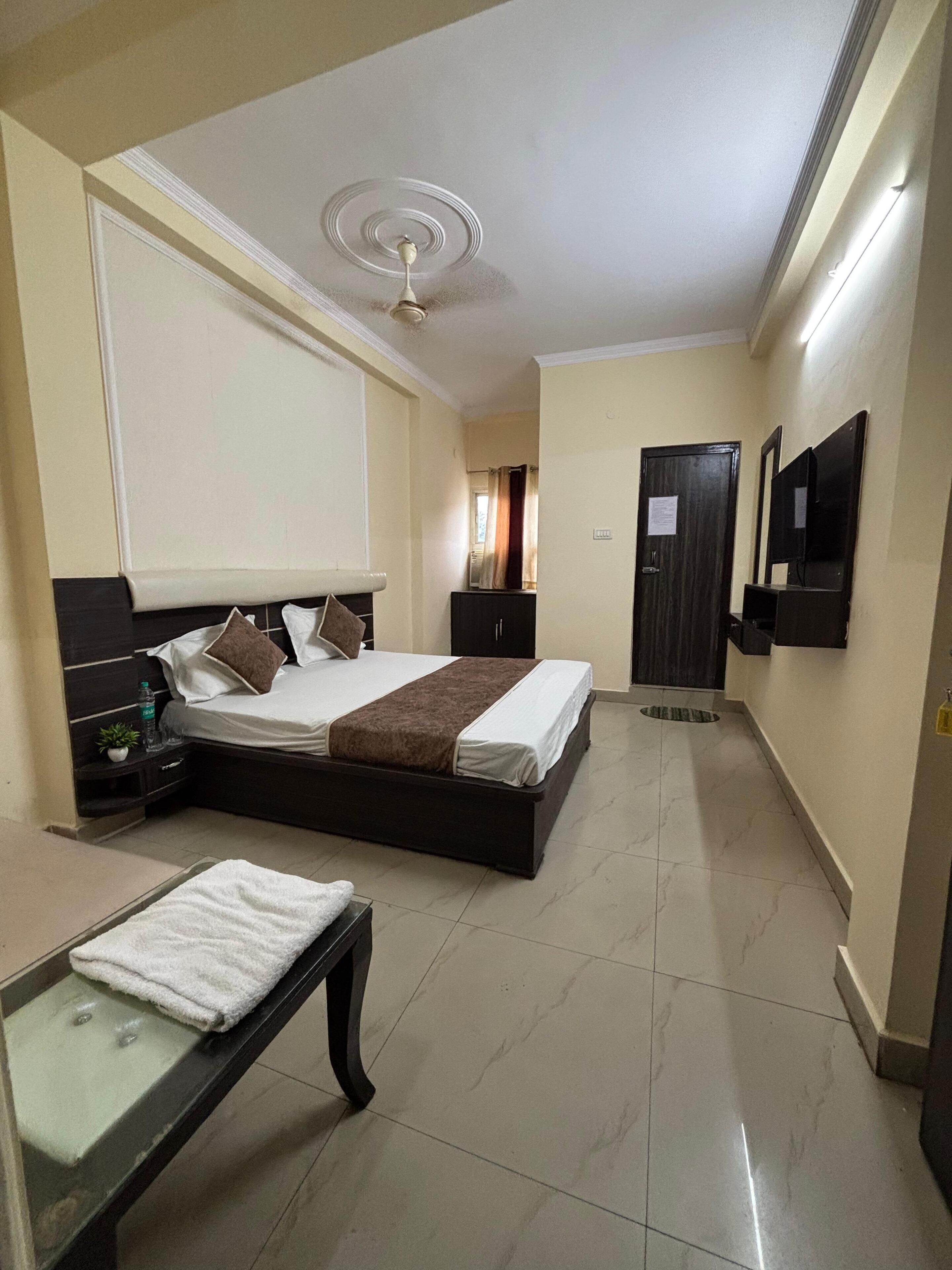 Deluxe Double Room, City View | Laptop workspace, free WiFi