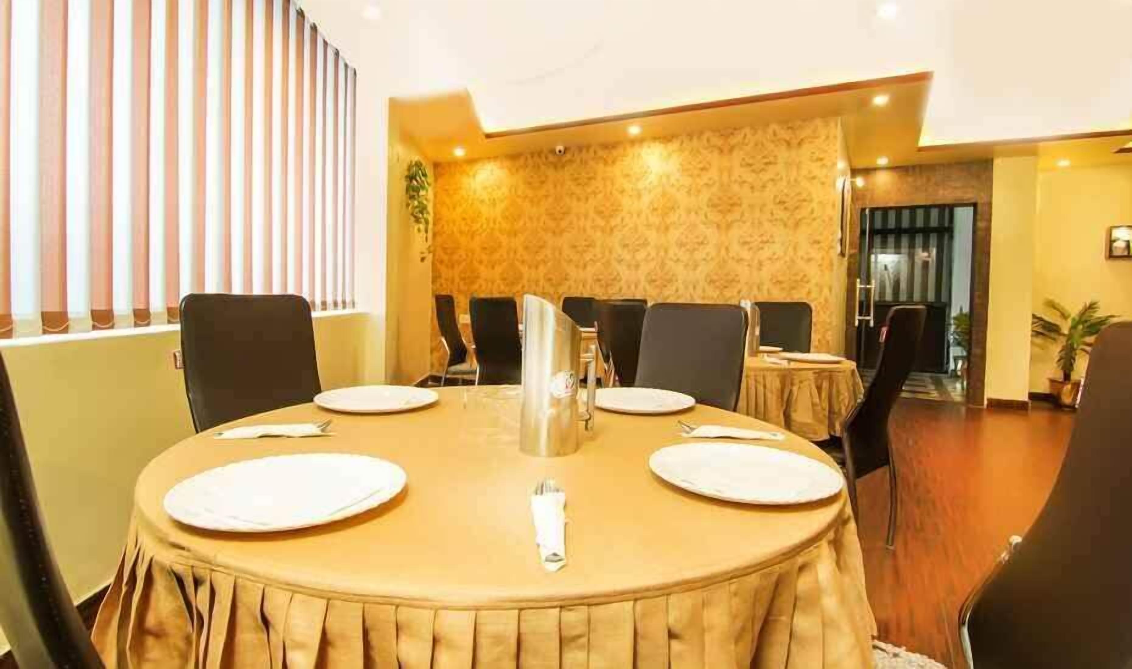 Deluxe Double Room, City View | Restaurant