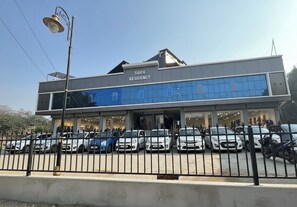 Vista frontal de la propiedad