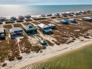 On the beach - Luxurious Coastal Home with Heated Pool and Views (Dauphin Island)