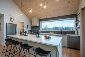 雪櫃、微波爐、焗爐、爐具