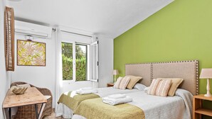 4 quartos, cofres nos quartos, Wi-Fi de cortesia, roupa de cama