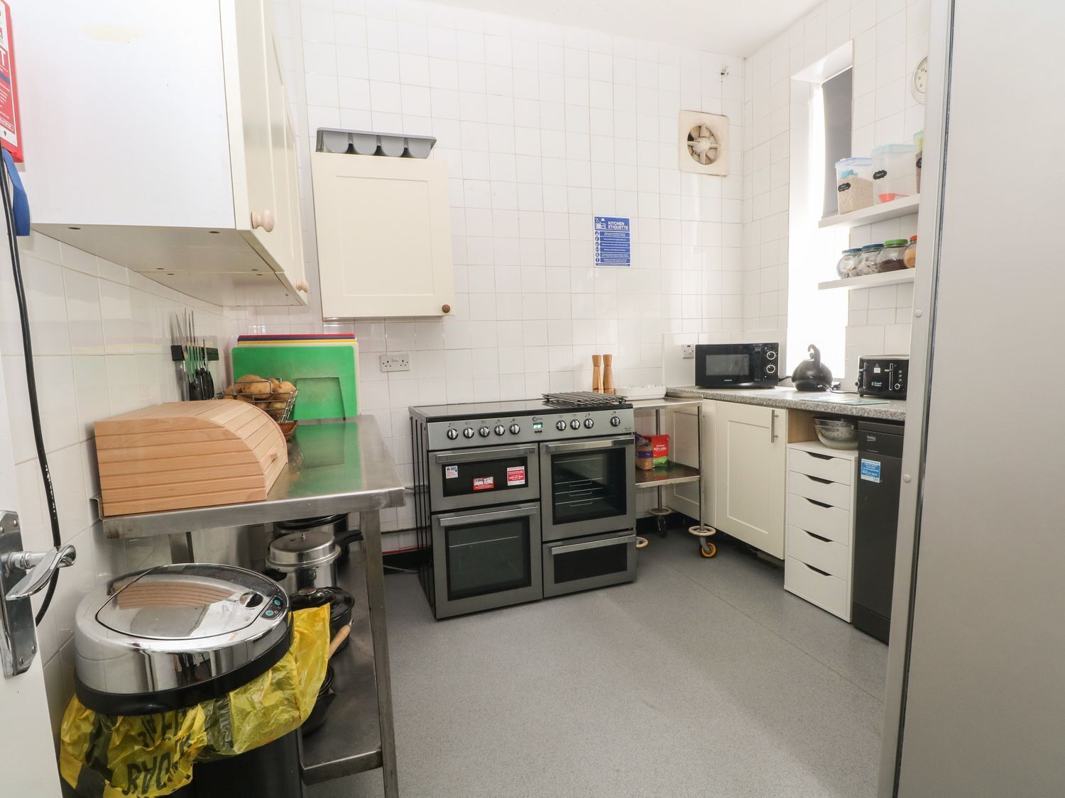 Batterie de cuisine, vaisselle et ustensiles