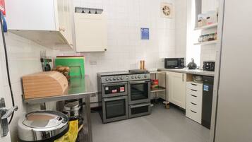 Batterie de cuisine, vaisselle et ustensiles