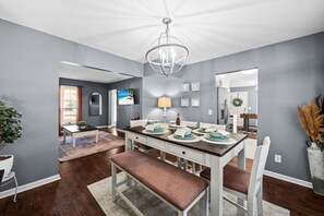 Dining - The Laurel Oak House (Charleston)