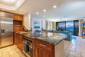 Coffee/tea maker, fridge, microwave, oven - Oceanfront corner unit w/ panoramic views in Kahana (Lahaina)