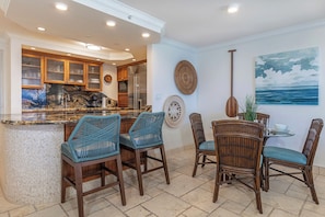 Dining - Oceanfront corner unit w/ panoramic views in Kahana (Lahaina)
