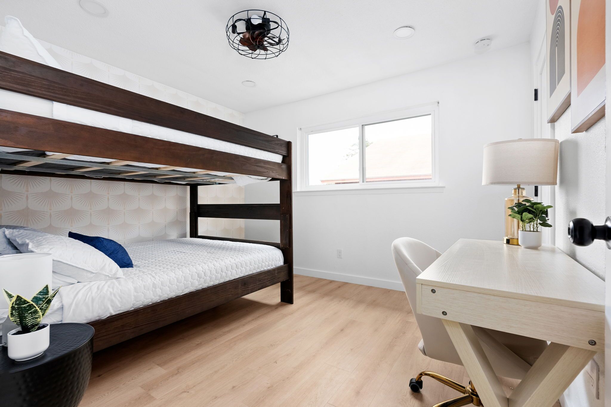 Iron/ironing board, free WiFi