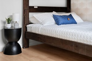 Iron/ironing board, free WiFi - Southport Combined (Austin)