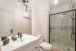 Bathroom - Vacation Apartment 'Marte Centro' with Mountain View, Balcony and Wi-Fi (LOS CRISTIANOS-TENERIFE)