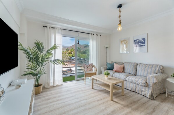 Living area - Vacation Apartment 'Marte Centro' with Mountain View, Balcony and Wi-Fi (LOS CRISTIANOS-TENERIFE)