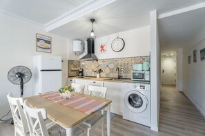 Private kitchen - Vacation Apartment 'Marte Centro' with Mountain View, Balcony and Wi-Fi (LOS CRISTIANOS-TENERIFE)