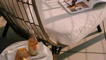 Penthouse, Balcony, City View | Outdoor dining