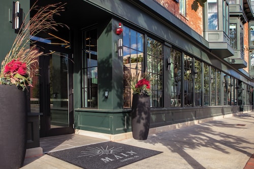 Lark Hotels 907 Main