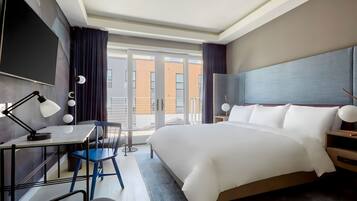 Penthouse, Balcony, City View | In-room safe, blackout drapes, iron/ironing board, free WiFi