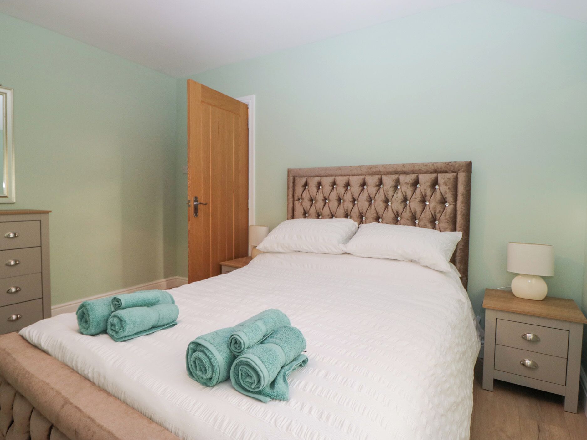 3 bedrooms, individually decorated, individually furnished, free WiFi