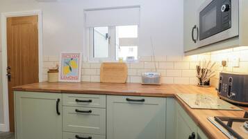 Dishwasher, cookware/dishes/utensils