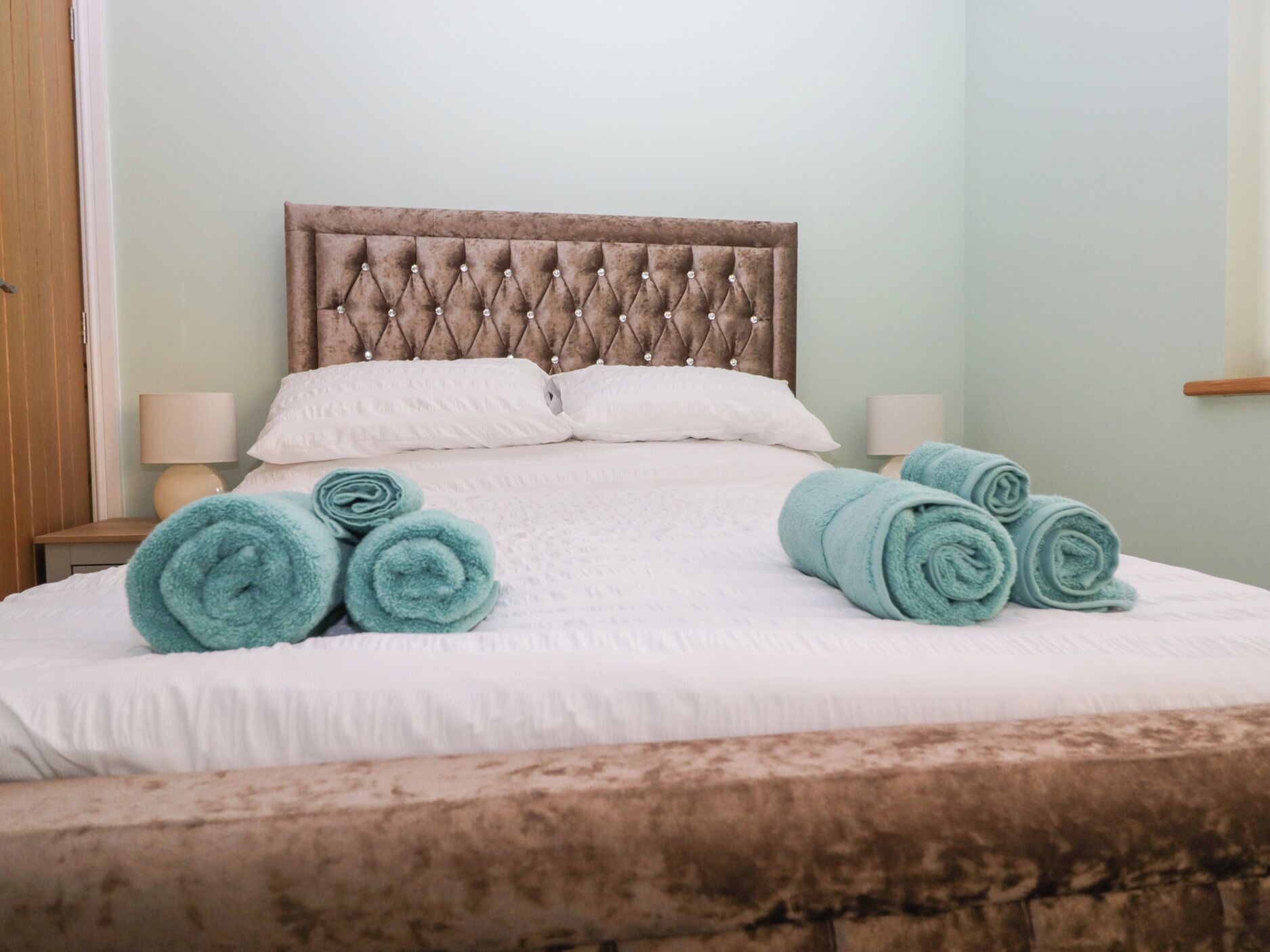 3 bedrooms, individually decorated, individually furnished, free WiFi