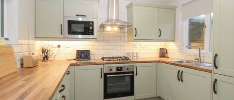 เครื่องล้างจาน, เครื่องครัว/จาน/ช้อนส้อม