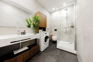 Sèche-cheveux, serviettes fournies