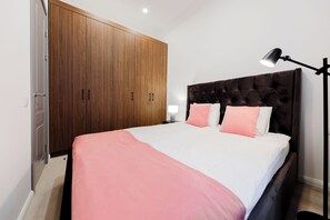 Fer et planche à repasser, Wi-Fi gratuit, draps fournis