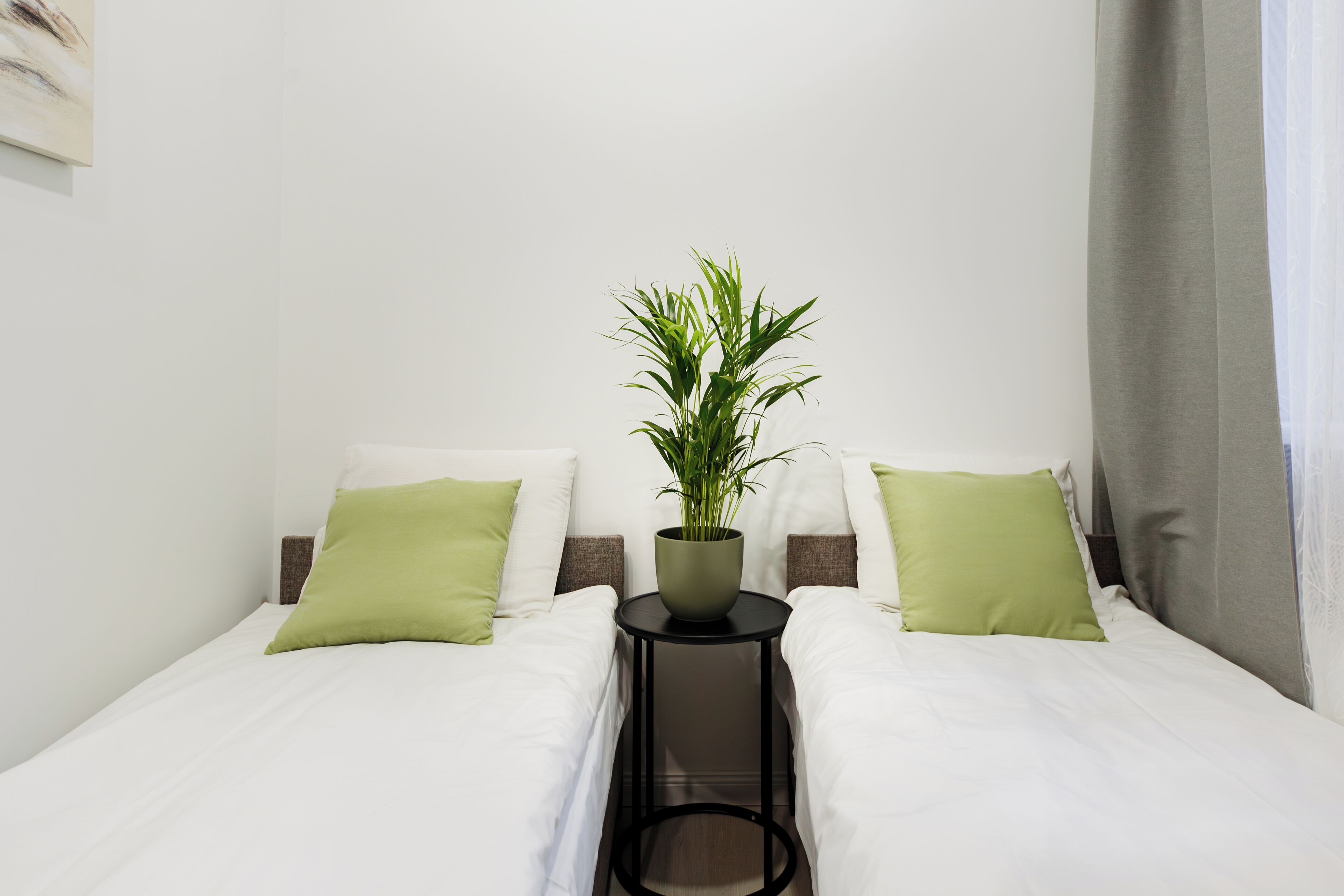 Tabla de planchar con plancha, wifi gratis y ropa de cama 