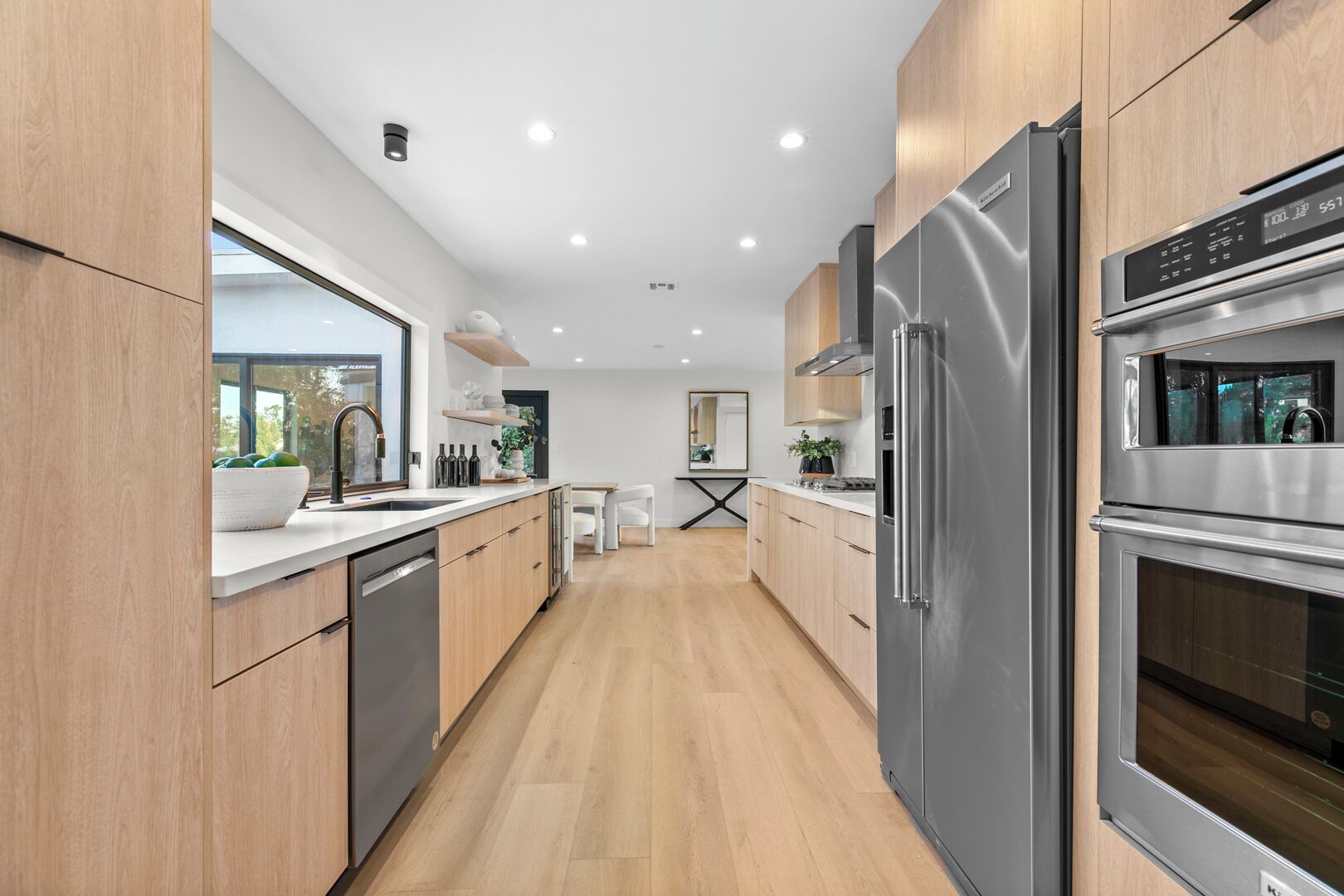 Micro-ondes, four, plaque de cuisson, lave-vaisselle